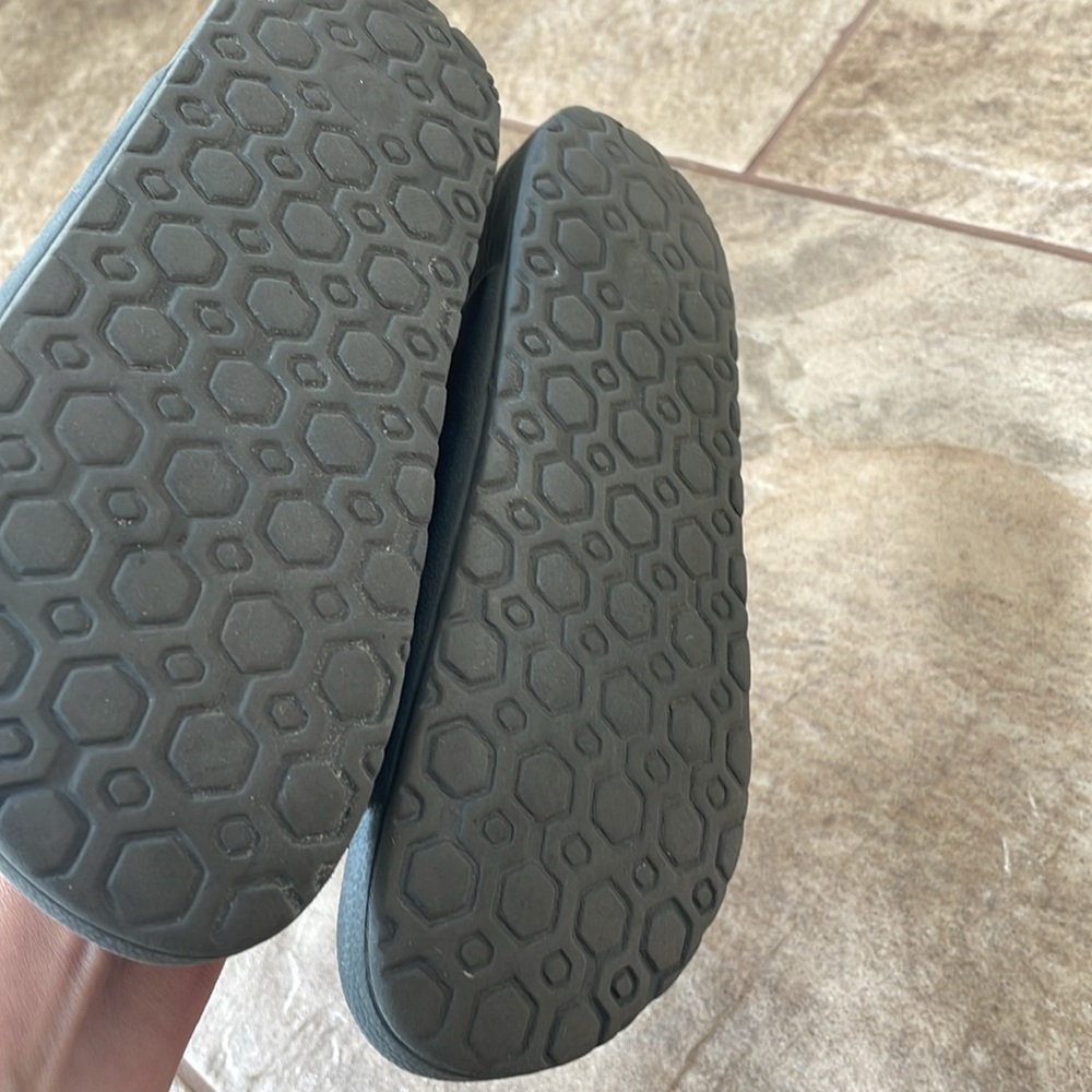 + ROCKIN + Gray Buckle Slides - Picture 8 of 8